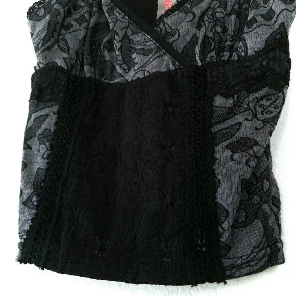 FREE PEOPLE 90's Cropped Surpluce Neck Baby Cami in Black Lace Womens Medium - Picture 4 of 7